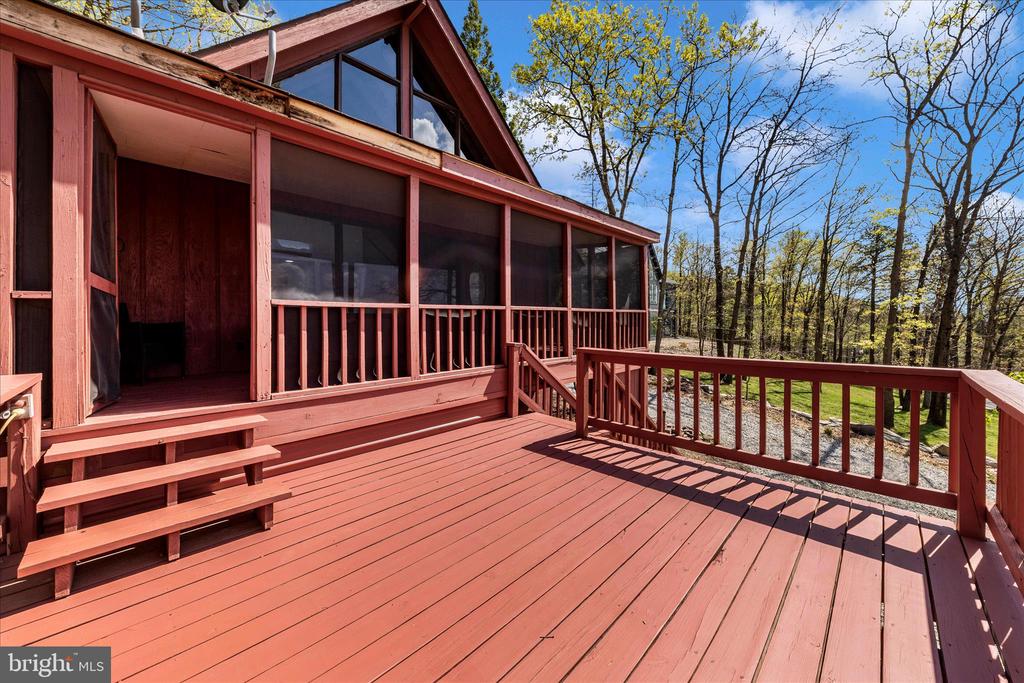 742 SKYLINE TRAIL