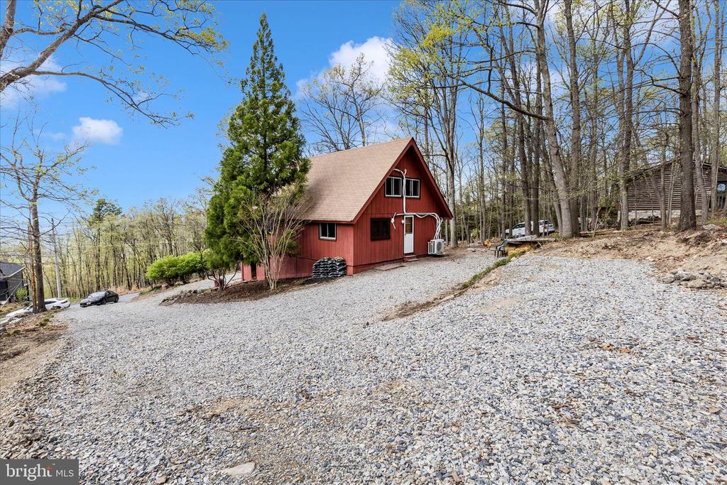 742 SKYLINE TRAIL
