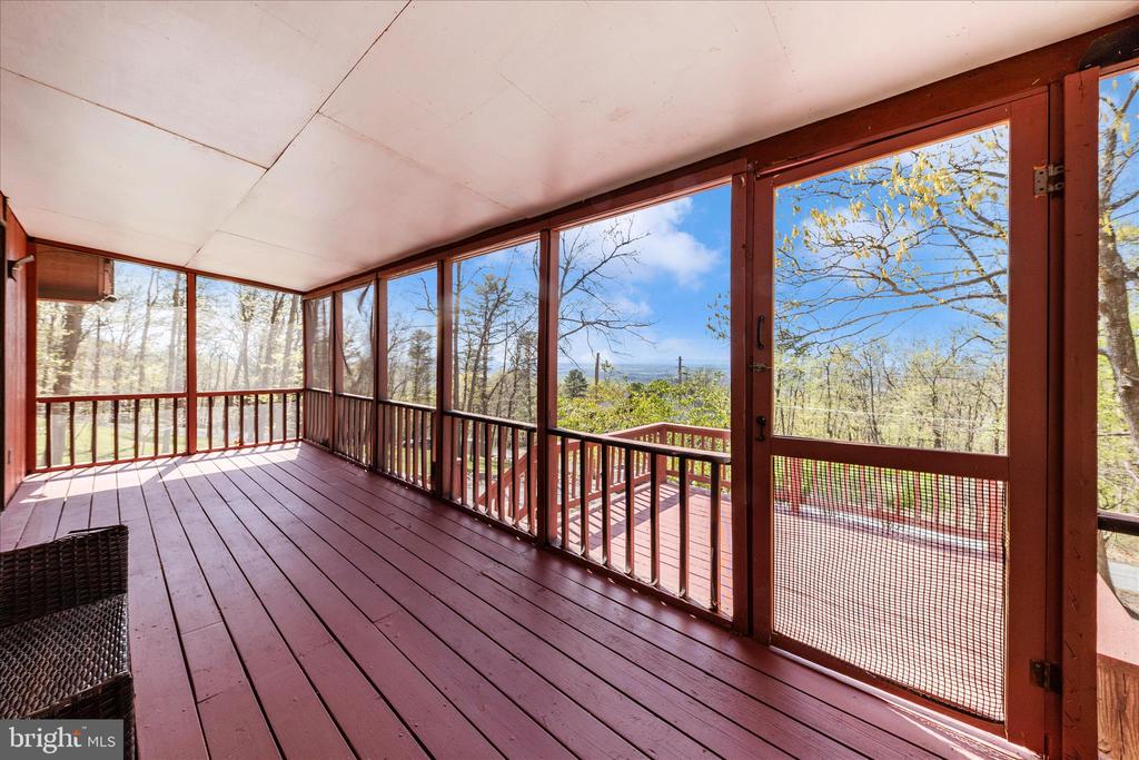 742 SKYLINE TRAIL