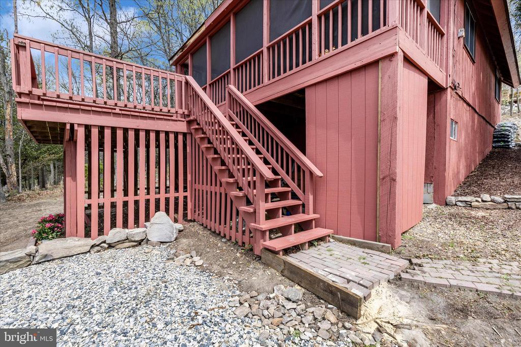 742 SKYLINE TRAIL