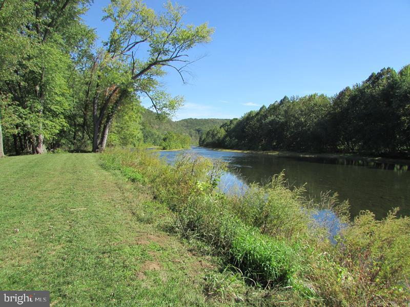 207 Bluffs On The Potomac