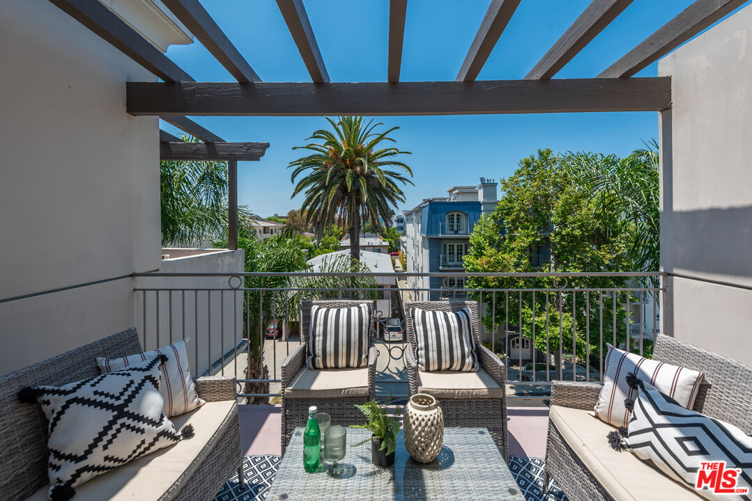1920 Malcolm Ave Unit: 404
