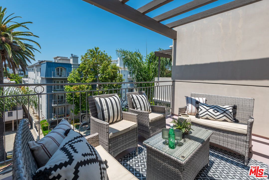 1920 Malcolm Ave Unit: 404