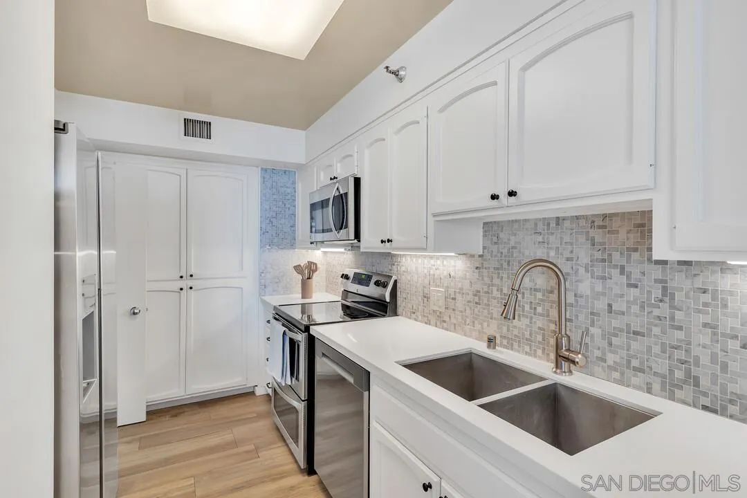 1750 Avenida Del Mundo Unit 810