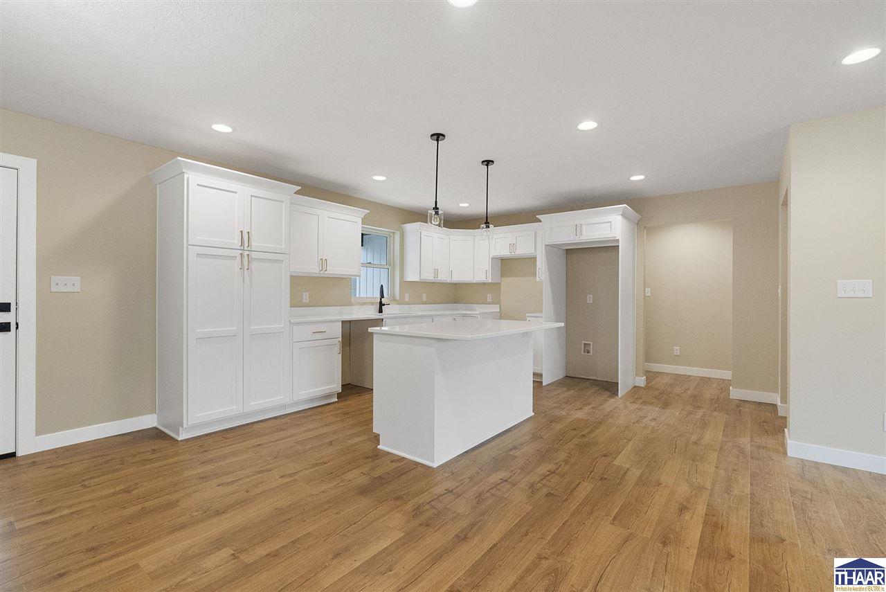 1612 Albert Way