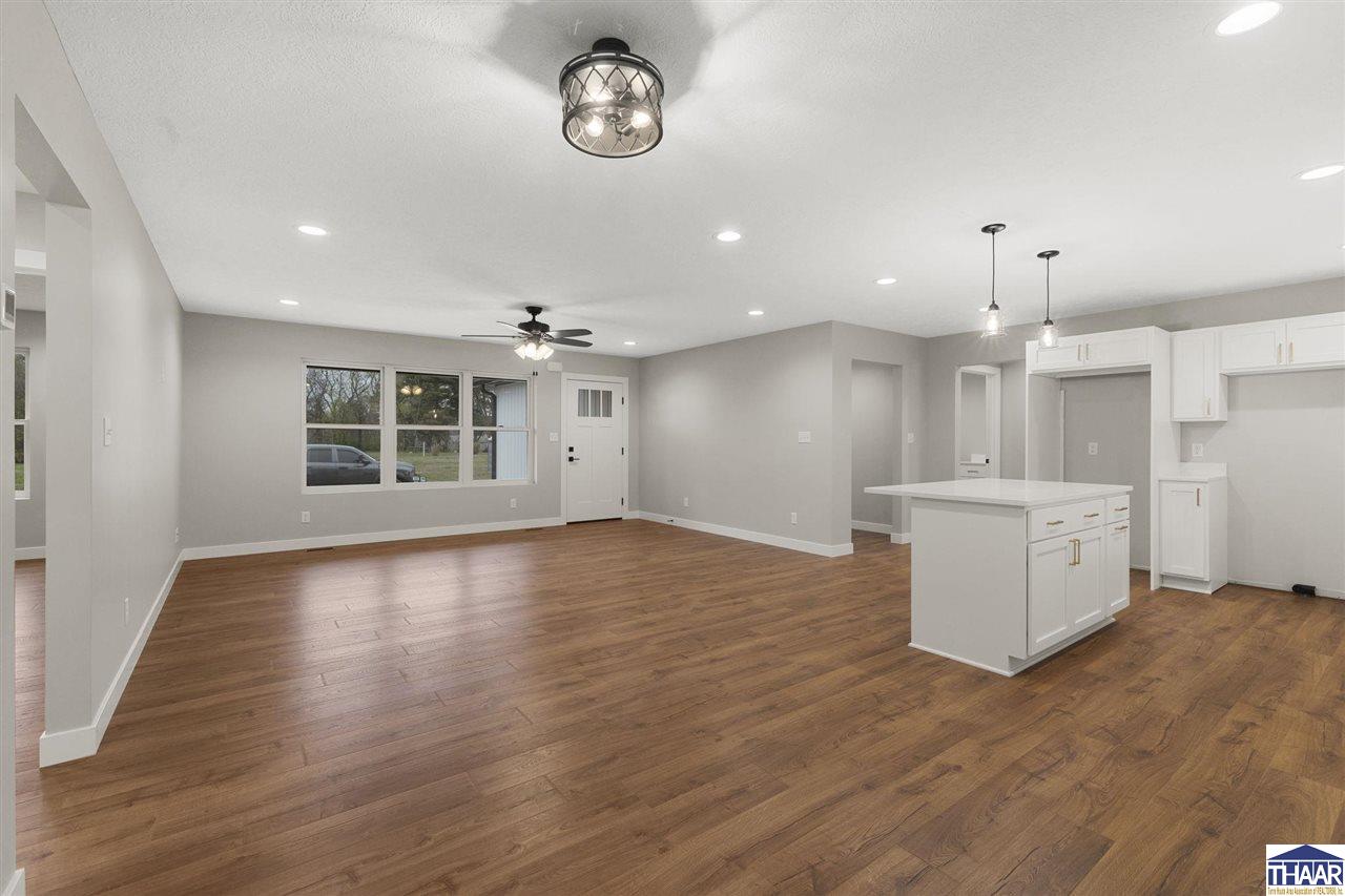 1637 Albert Way