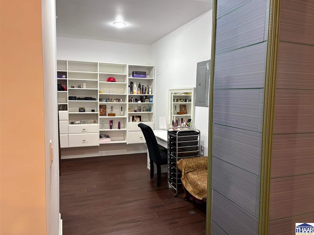 3 W Kruzan Street