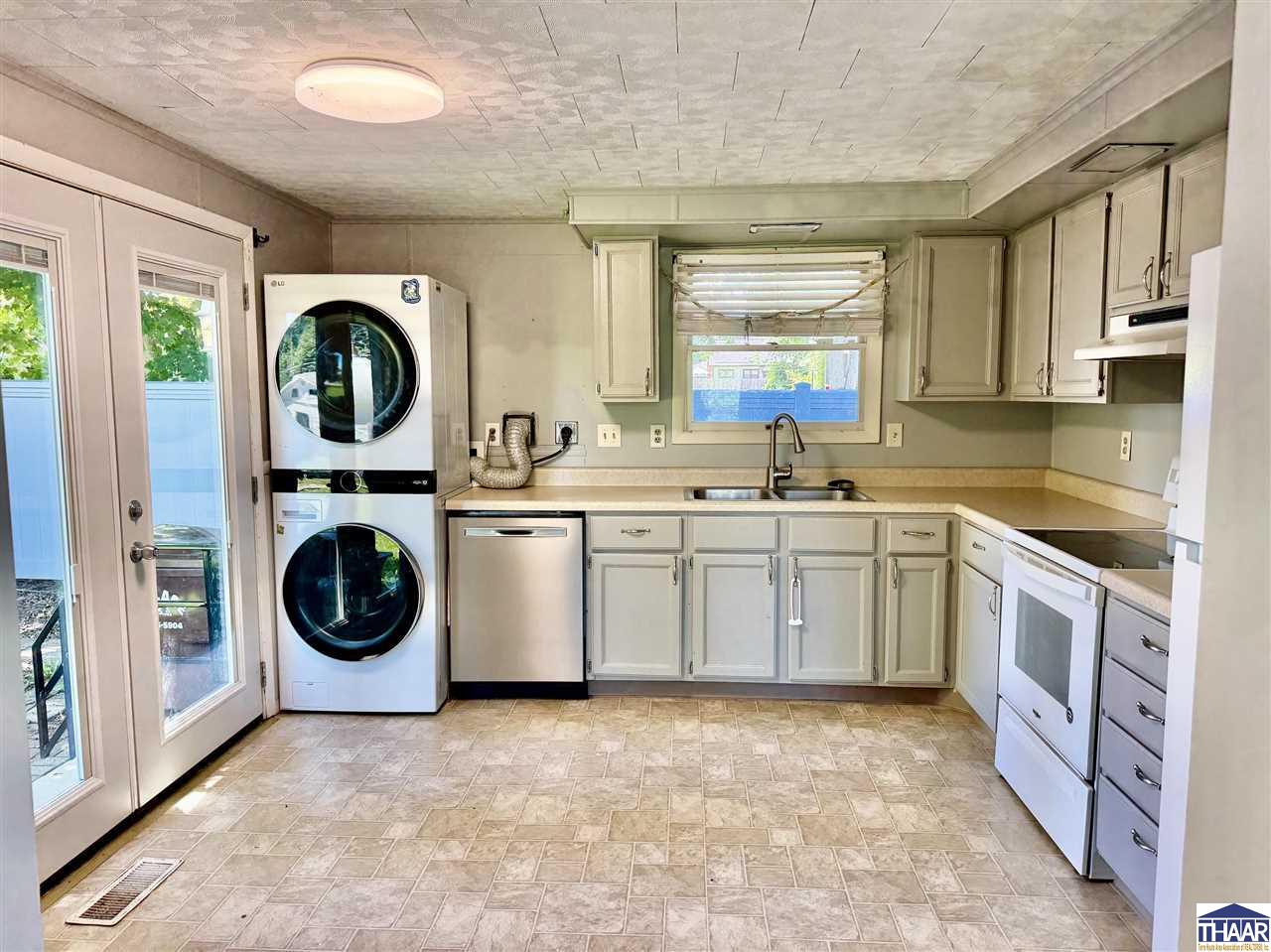 522 N Indiana Street Unit: 524 N Indiana St
