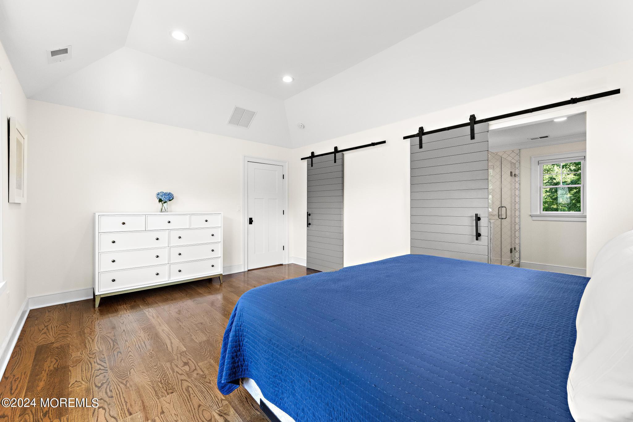 34 Hendrickson Place