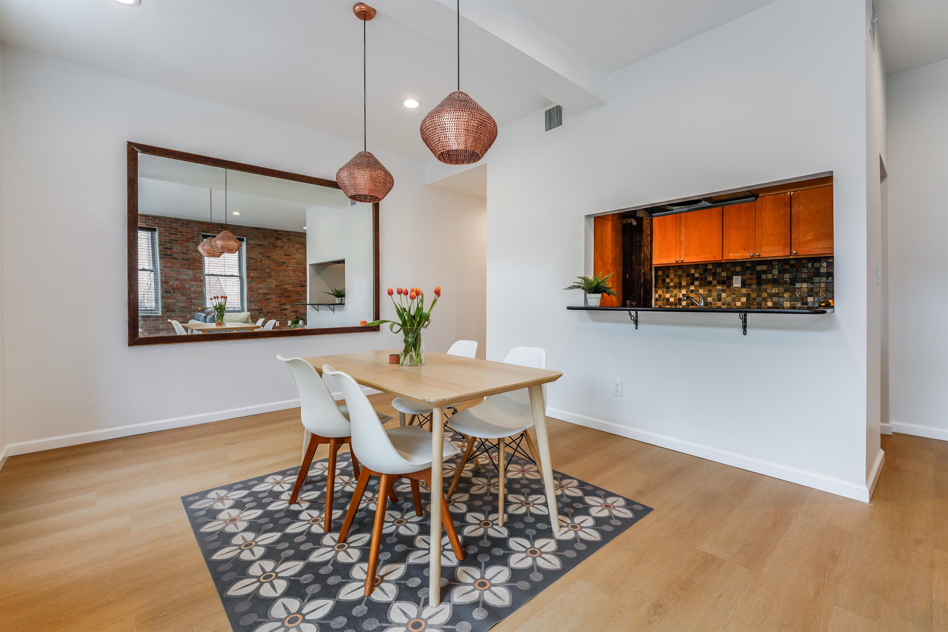 456 9TH ST Unit: 5