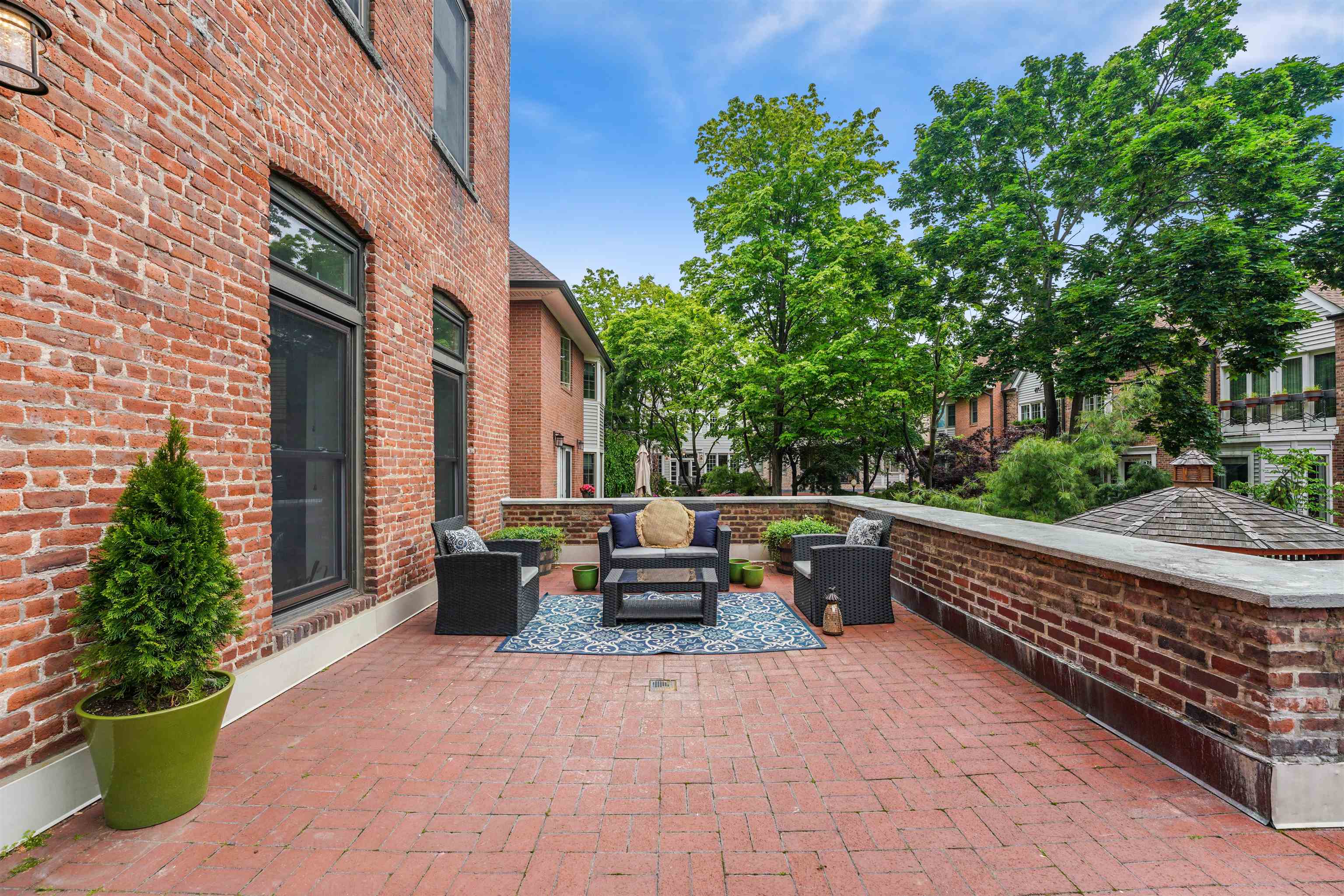456 9TH ST Unit: 5