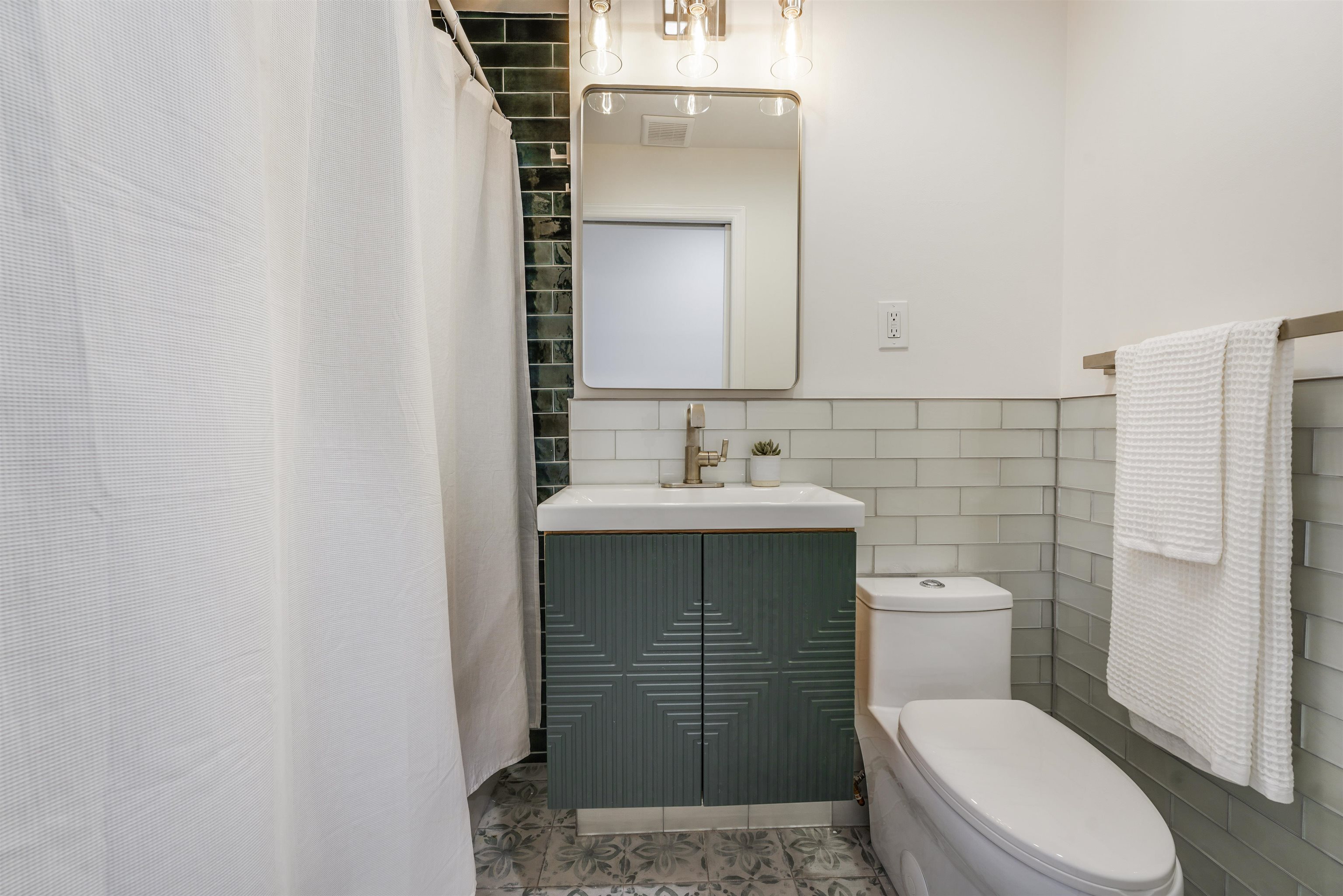 456 9TH ST Unit: 5