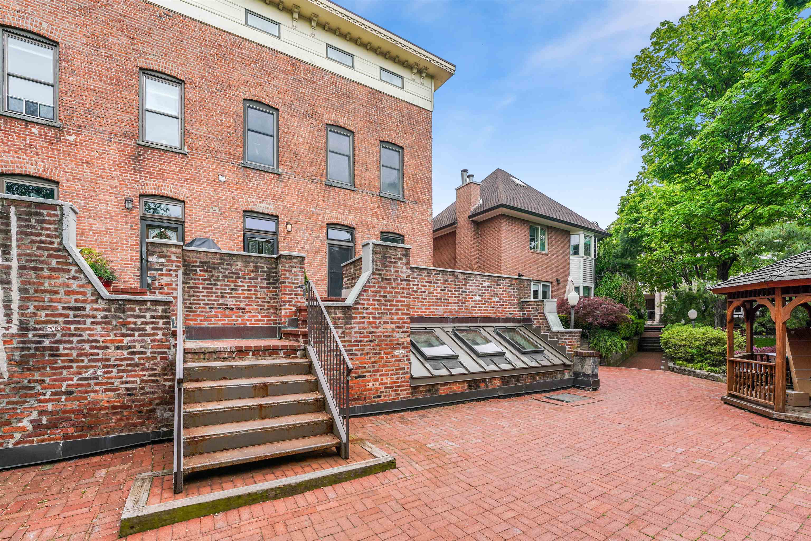 456 9TH ST Unit: 5