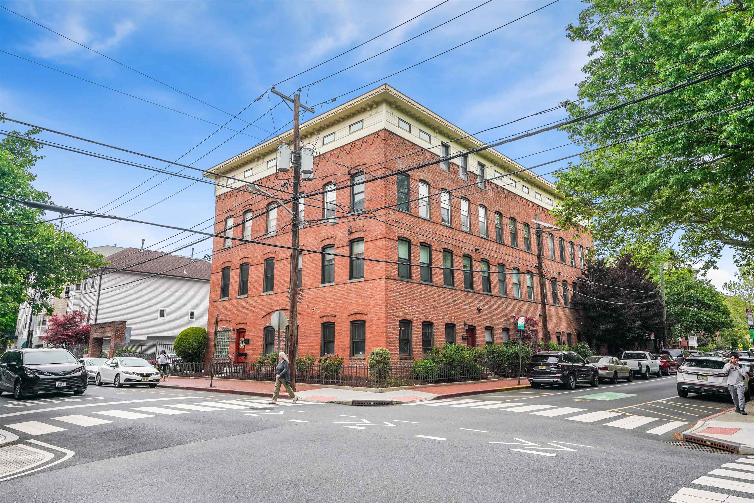 456 9TH ST Unit: 5