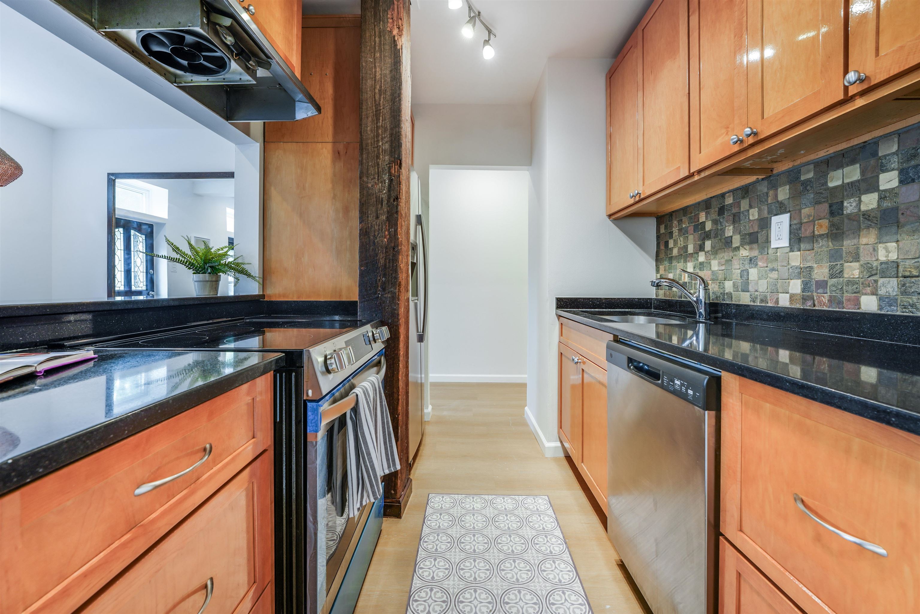 456 9TH ST Unit: 5