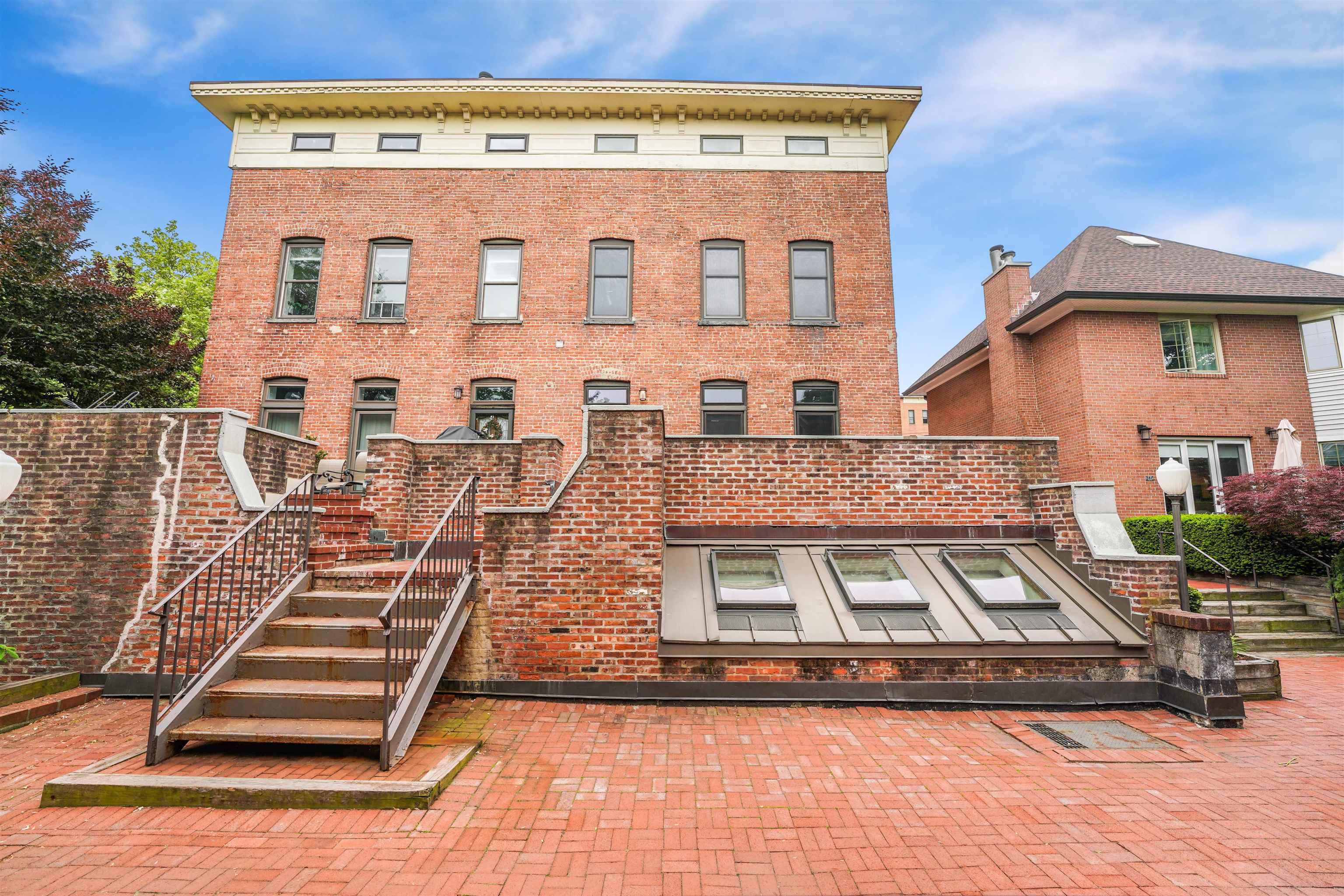 456 9TH ST Unit: 5