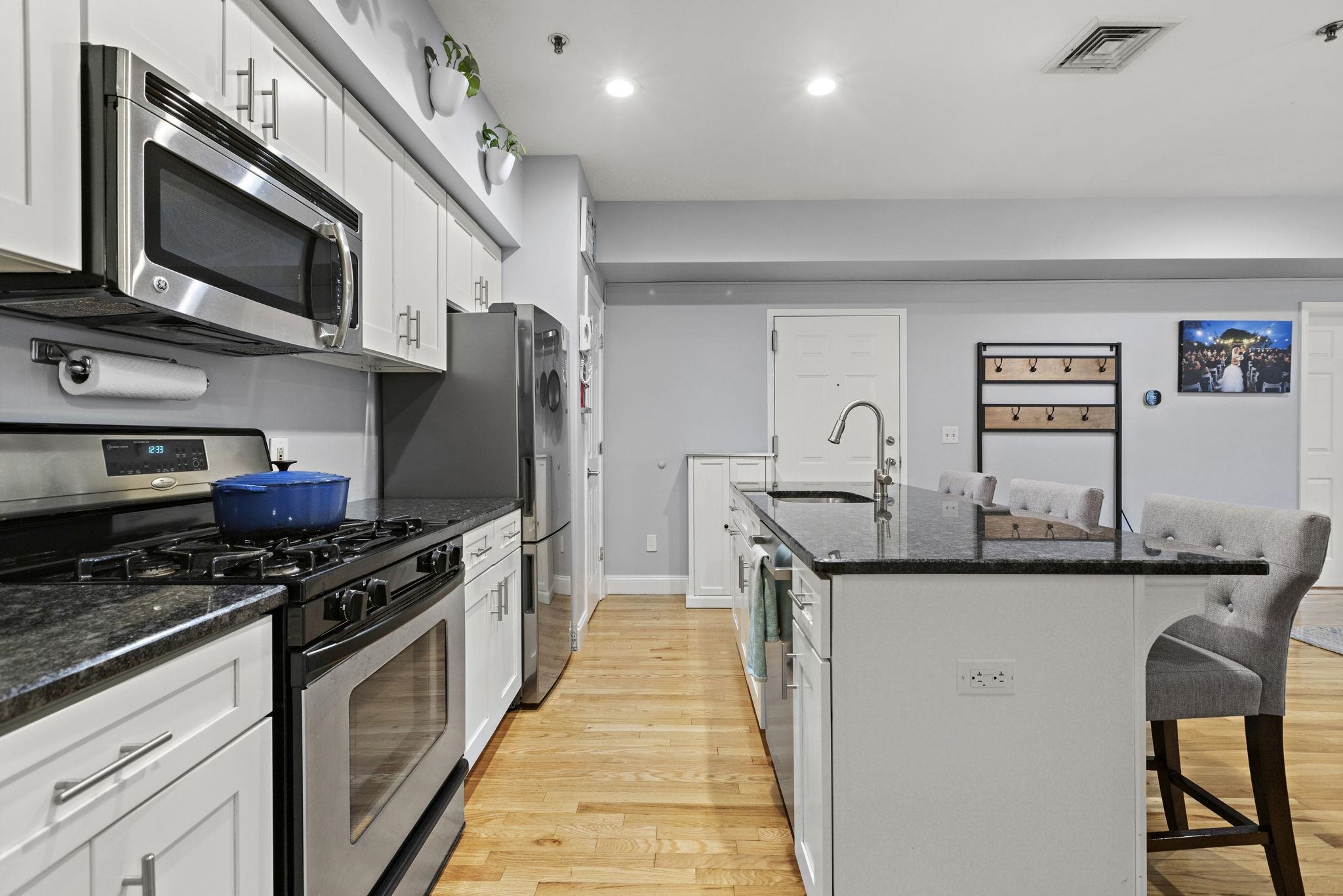 416 GRAND ST Unit: 2B