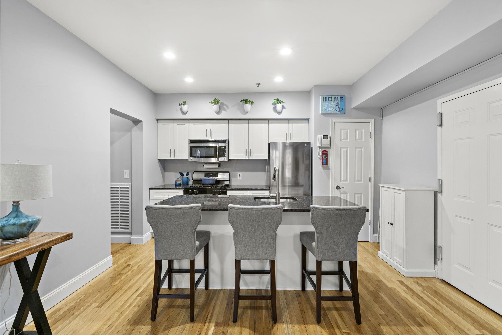 416 GRAND ST Unit: 2B