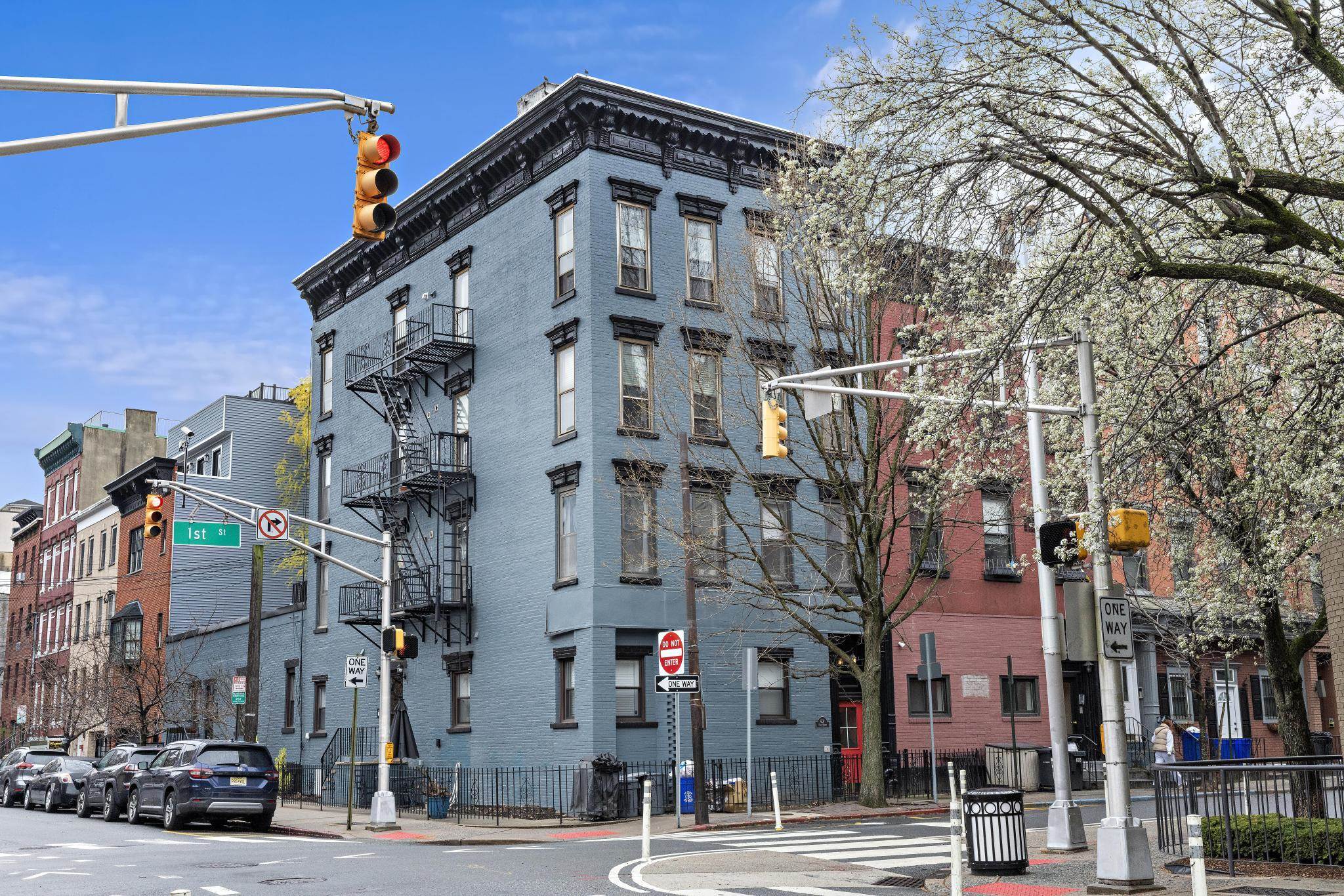 601 1ST ST Unit: 6