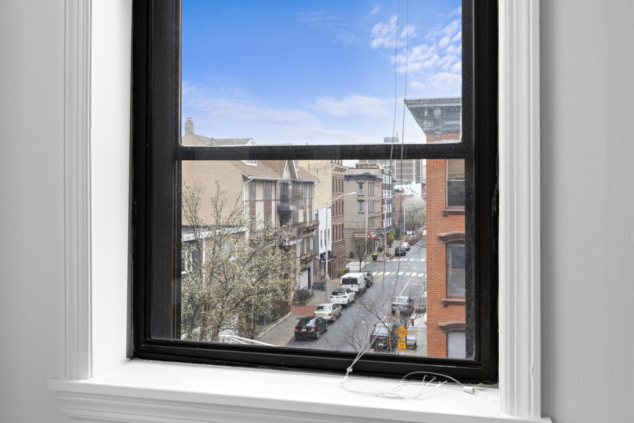 601 1ST ST Unit: 6