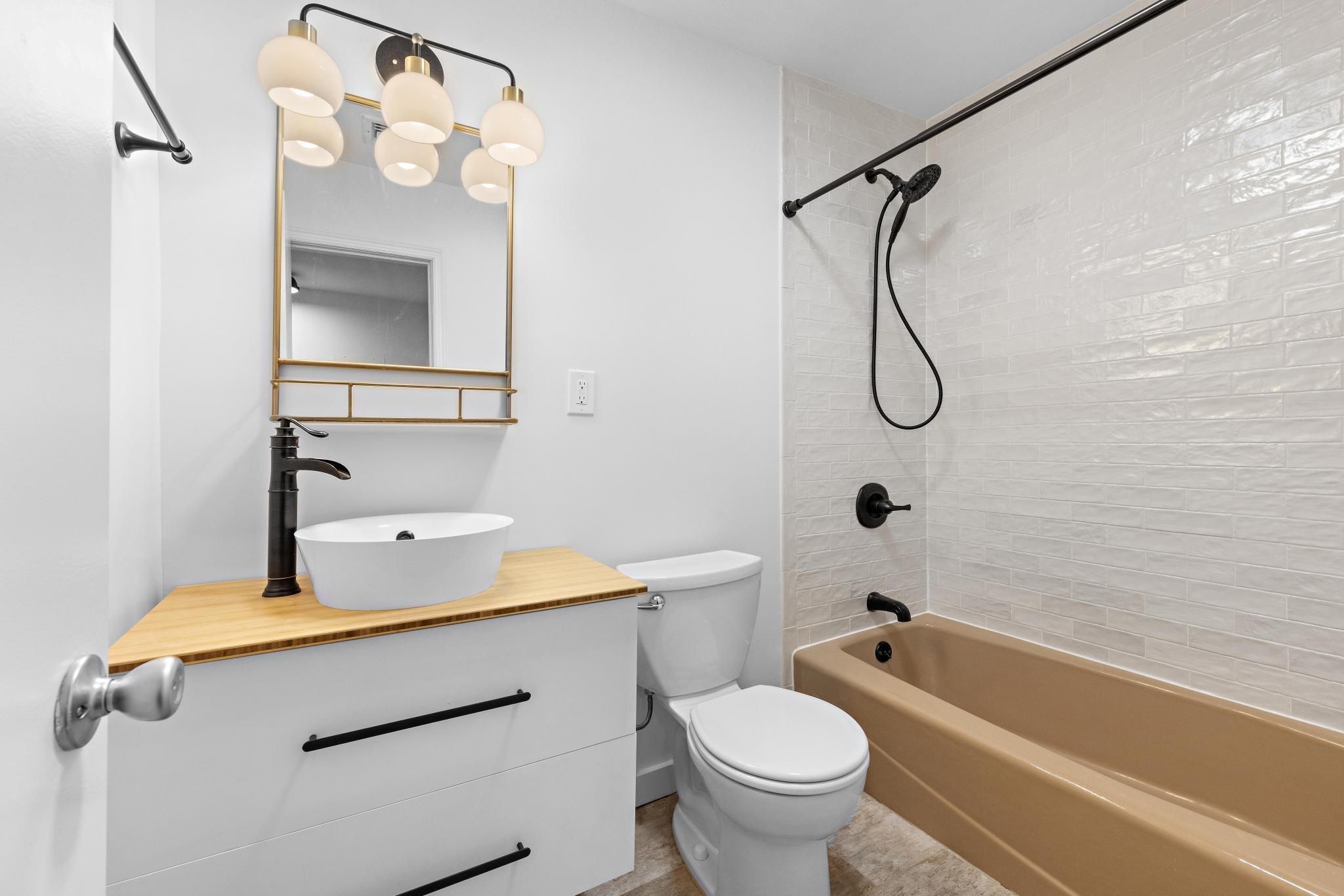 601 1ST ST Unit: 6