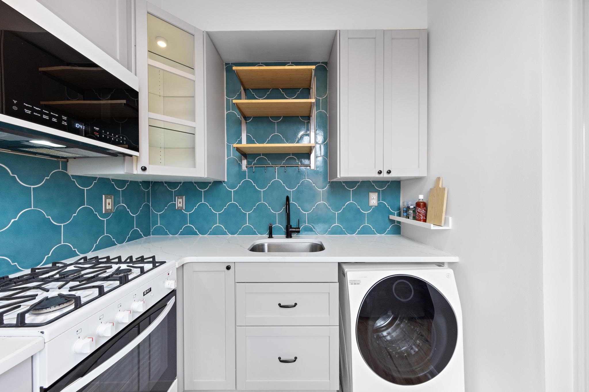 601 1ST ST Unit: 6