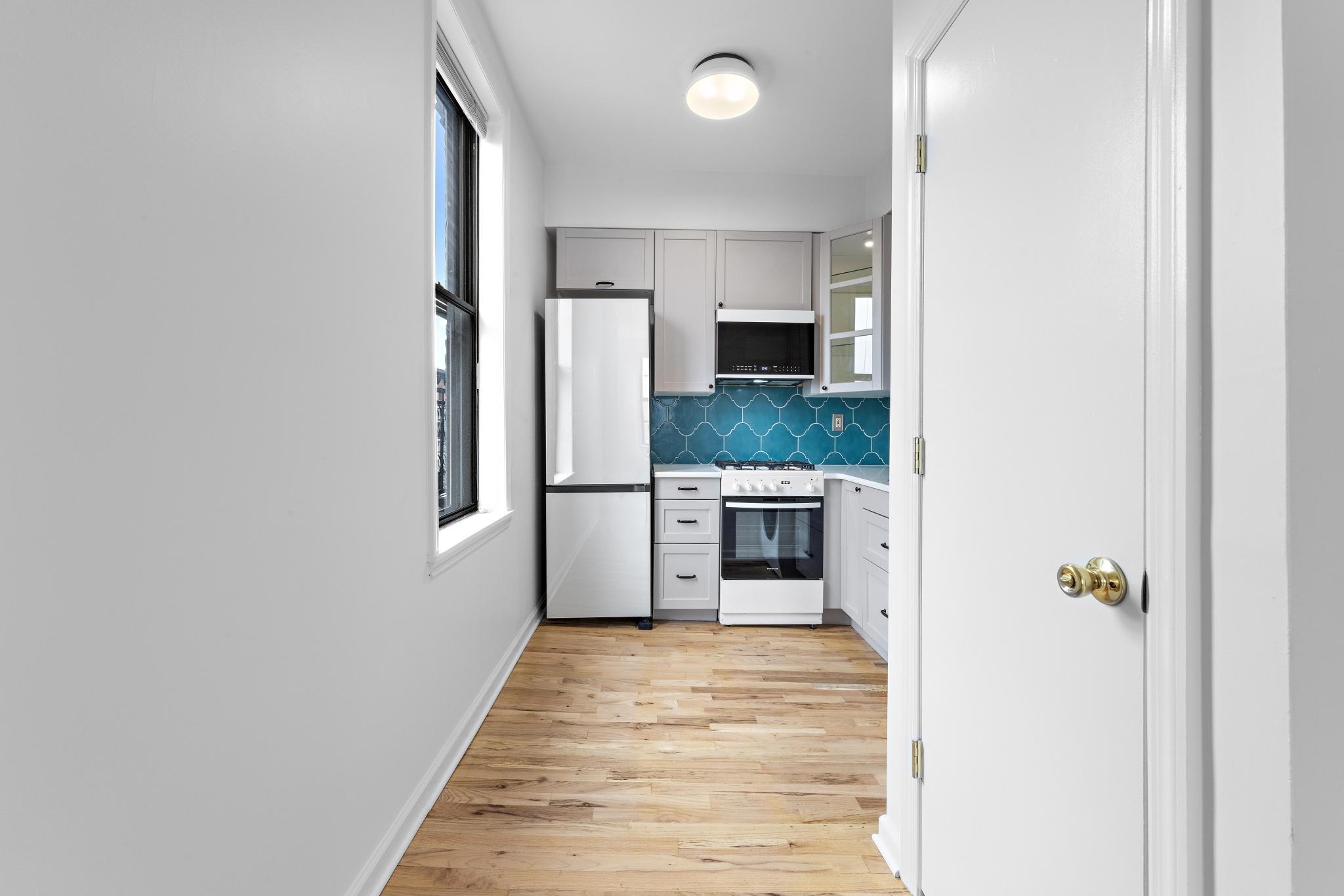 601 1ST ST Unit: 6