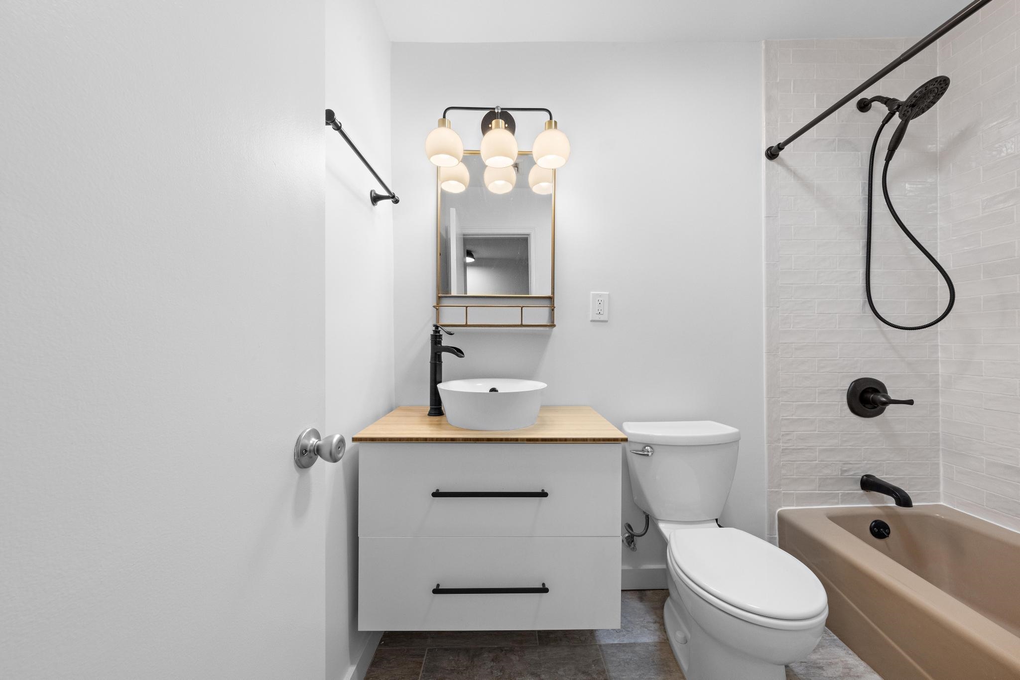 601 1ST ST Unit: 6