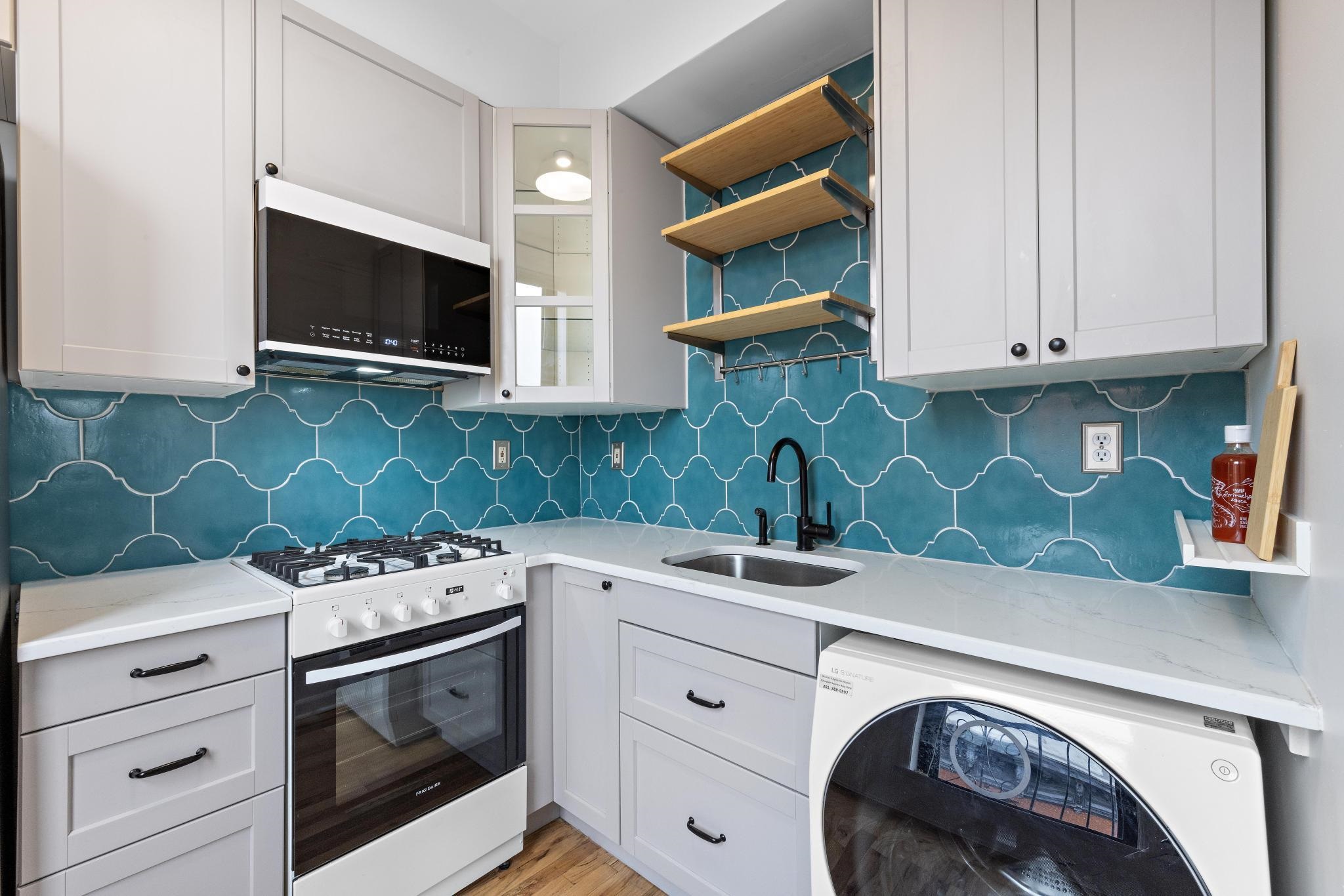 601 1ST ST Unit: 6