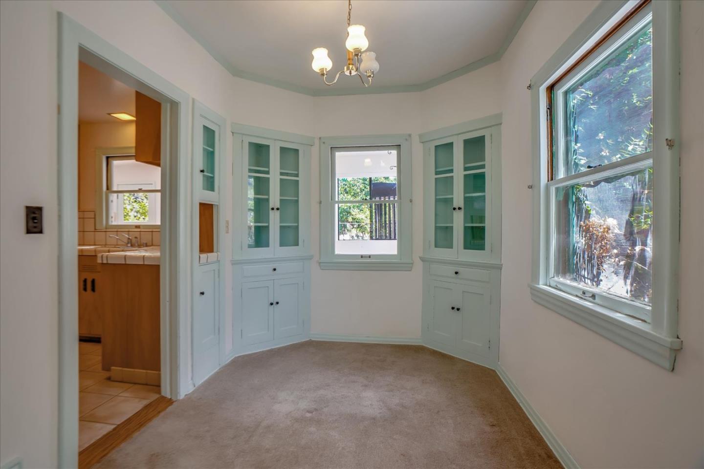 62 Mountain View Avenue
