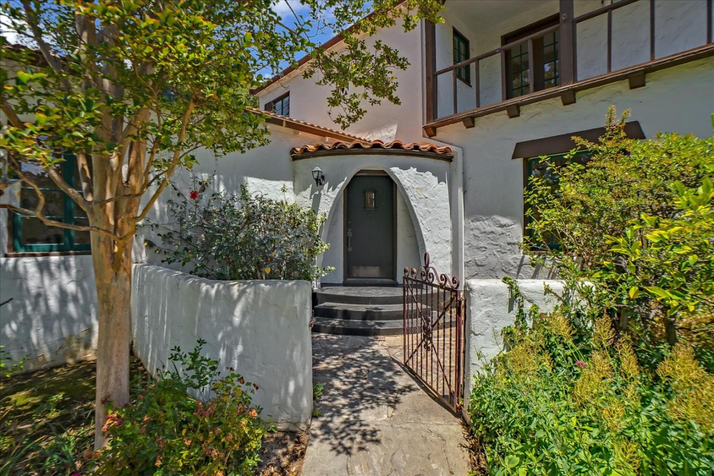 62 Mountain View Avenue