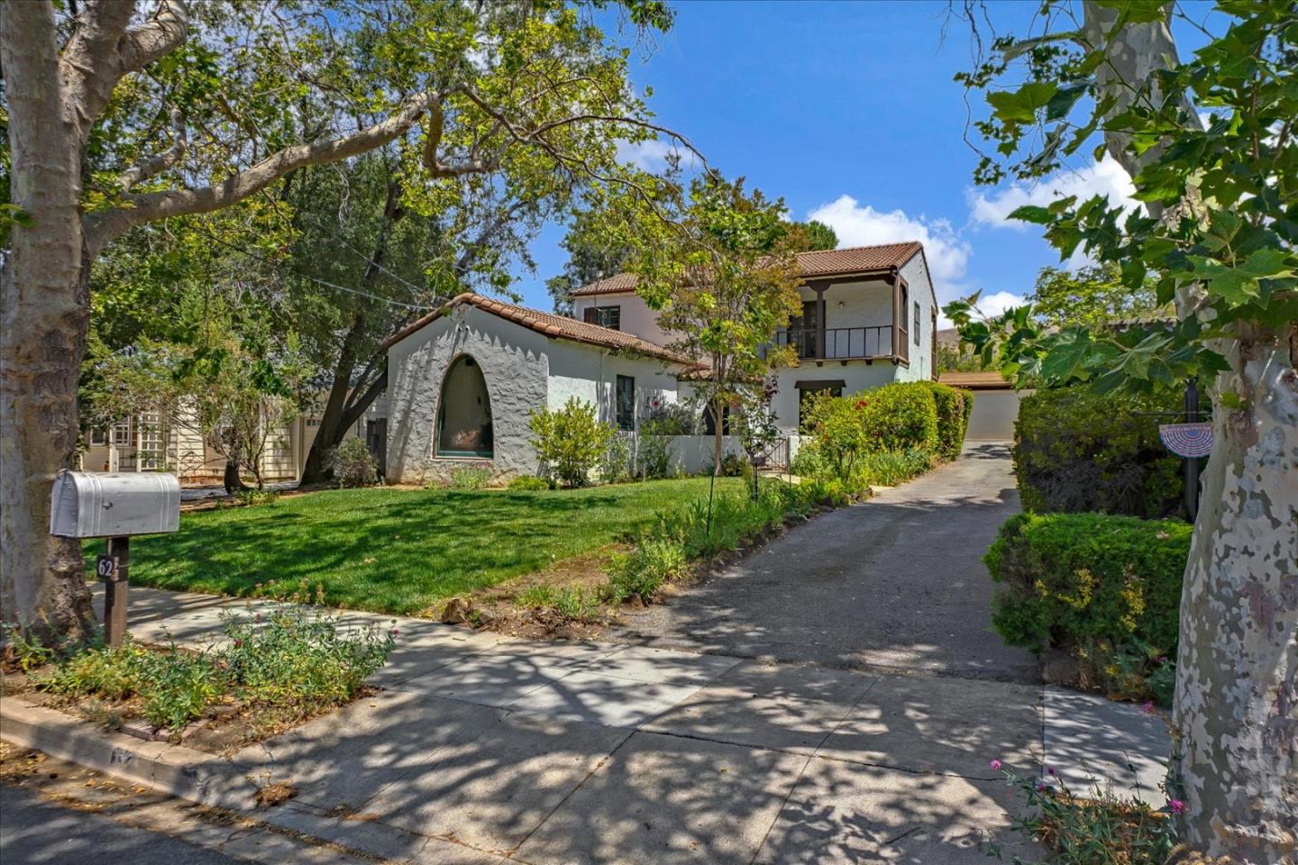 62 Mountain View Avenue