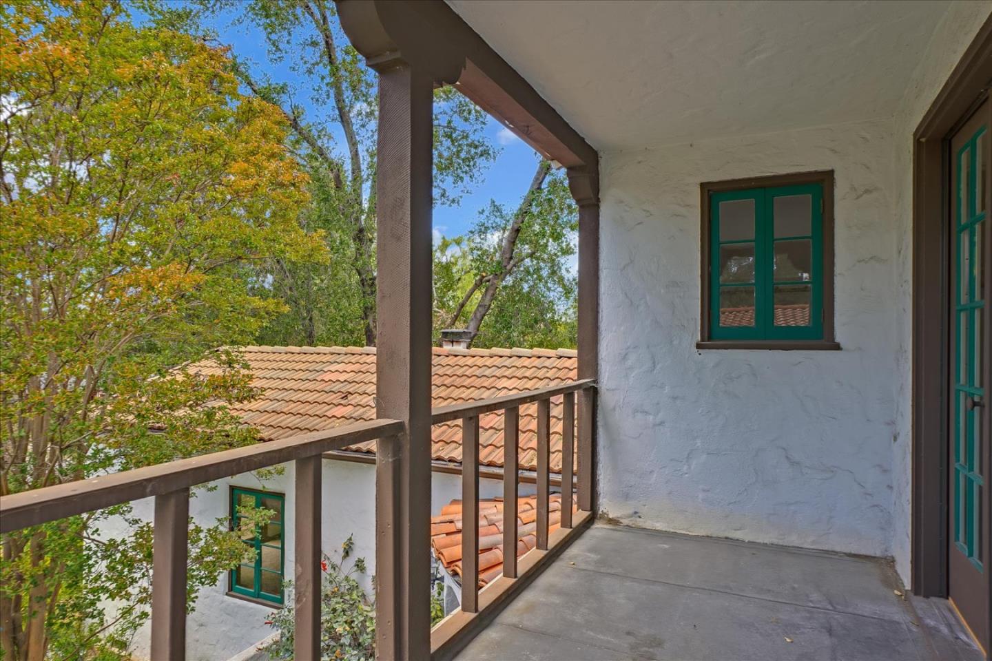62 Mountain View Avenue