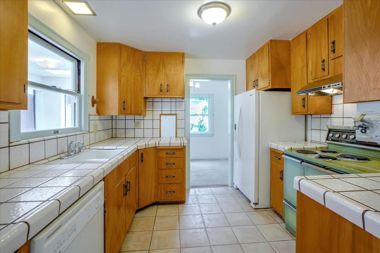 62 Mountain View Avenue