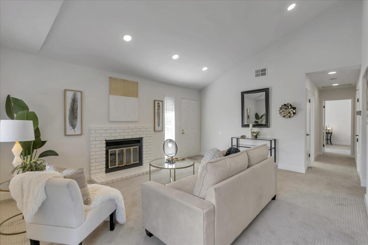 1511 La Terrace Circle Unit: 283