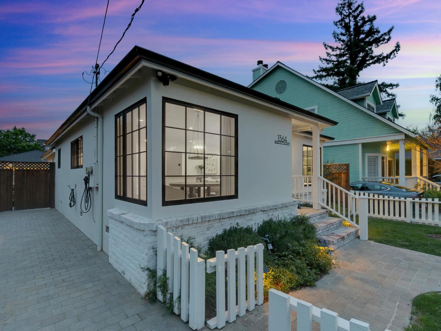 1364 Magnolia AVE