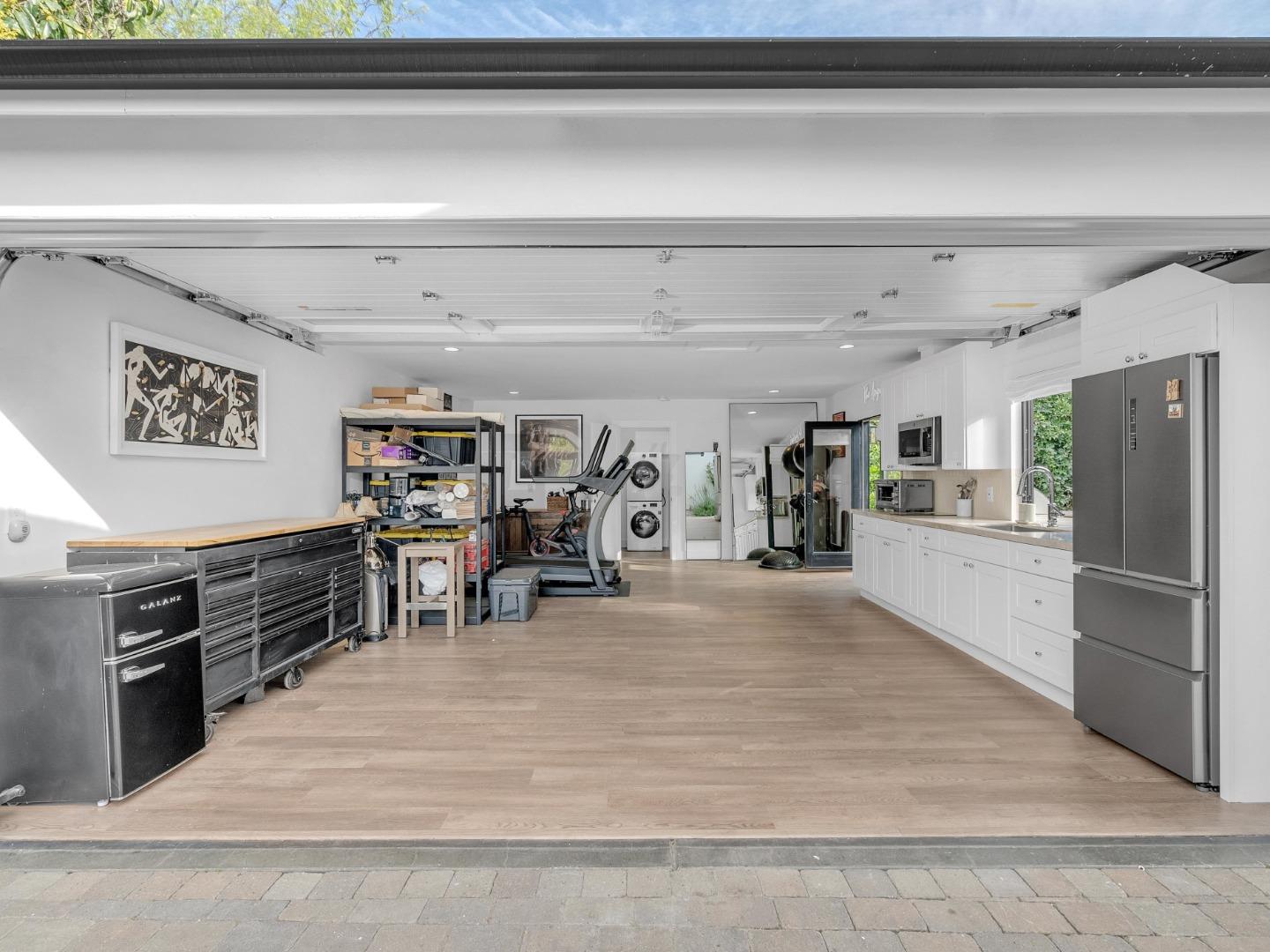 1364 Magnolia AVE