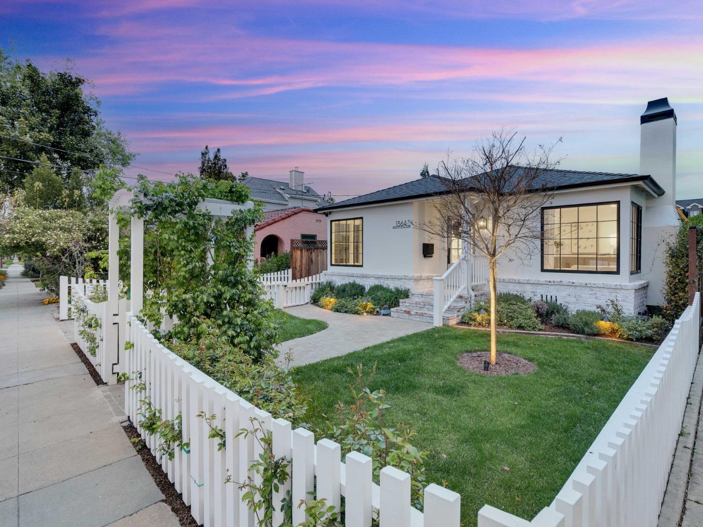 1364 Magnolia AVE
