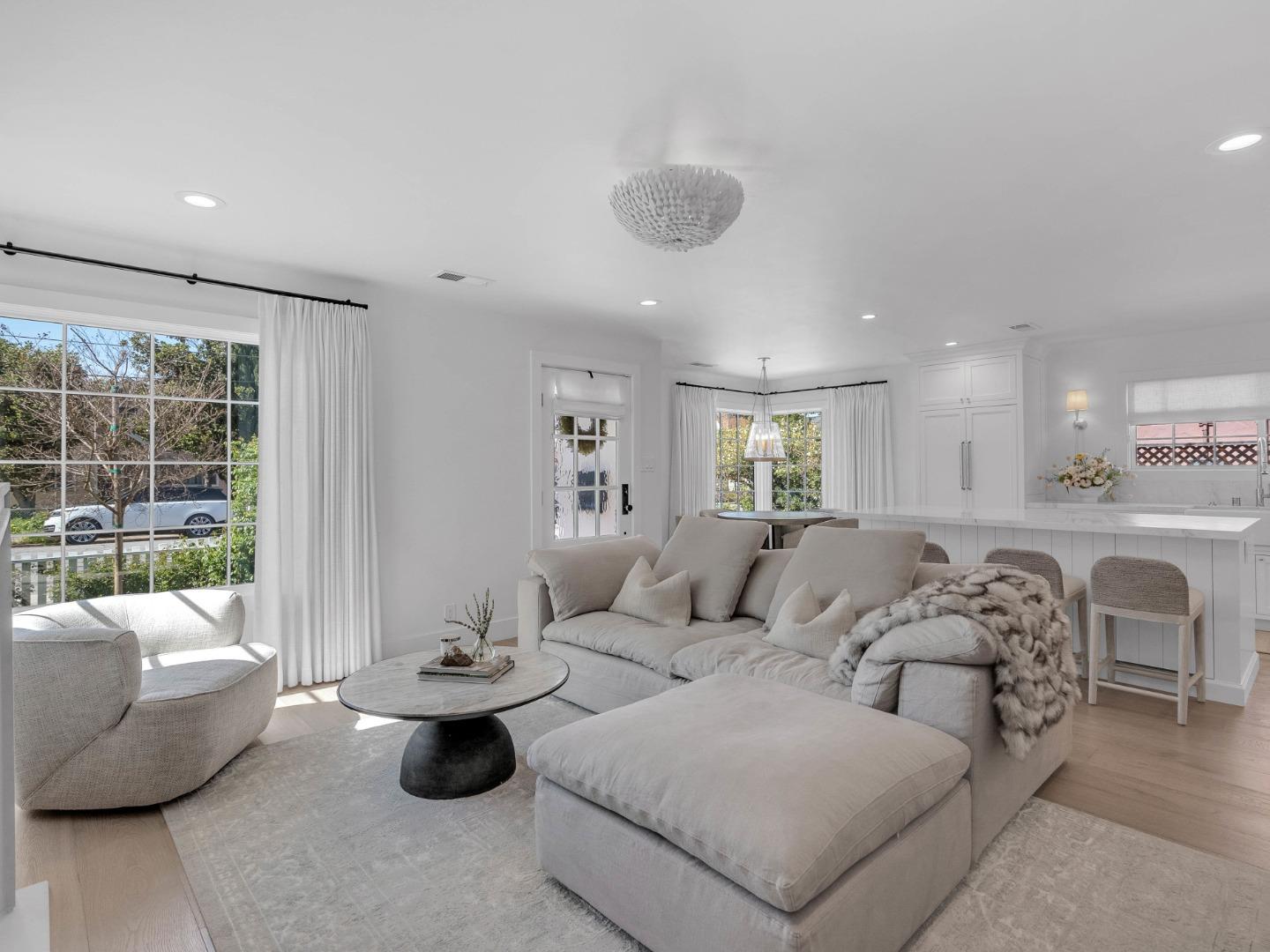1364 Magnolia AVE