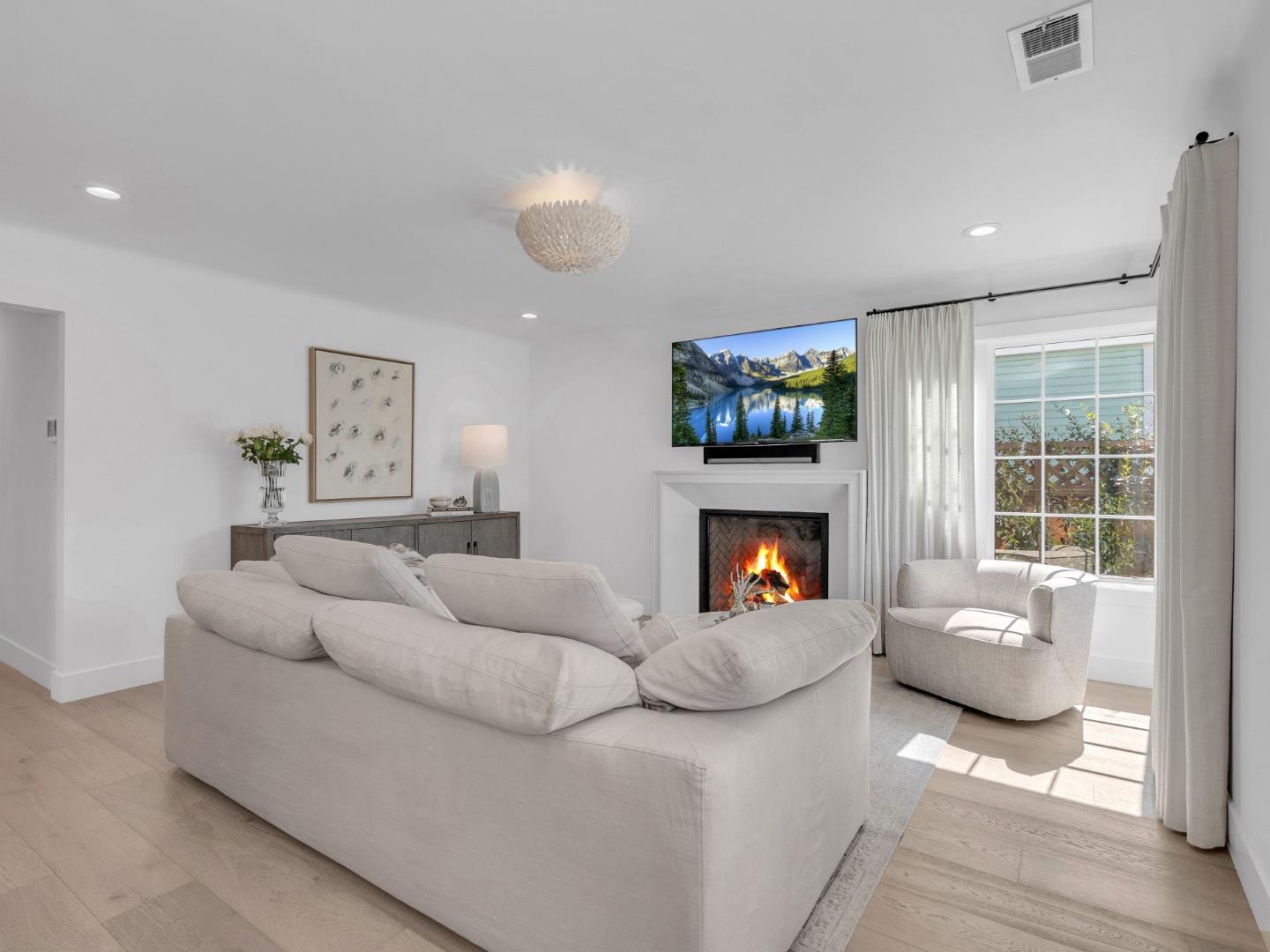 1364 Magnolia AVE