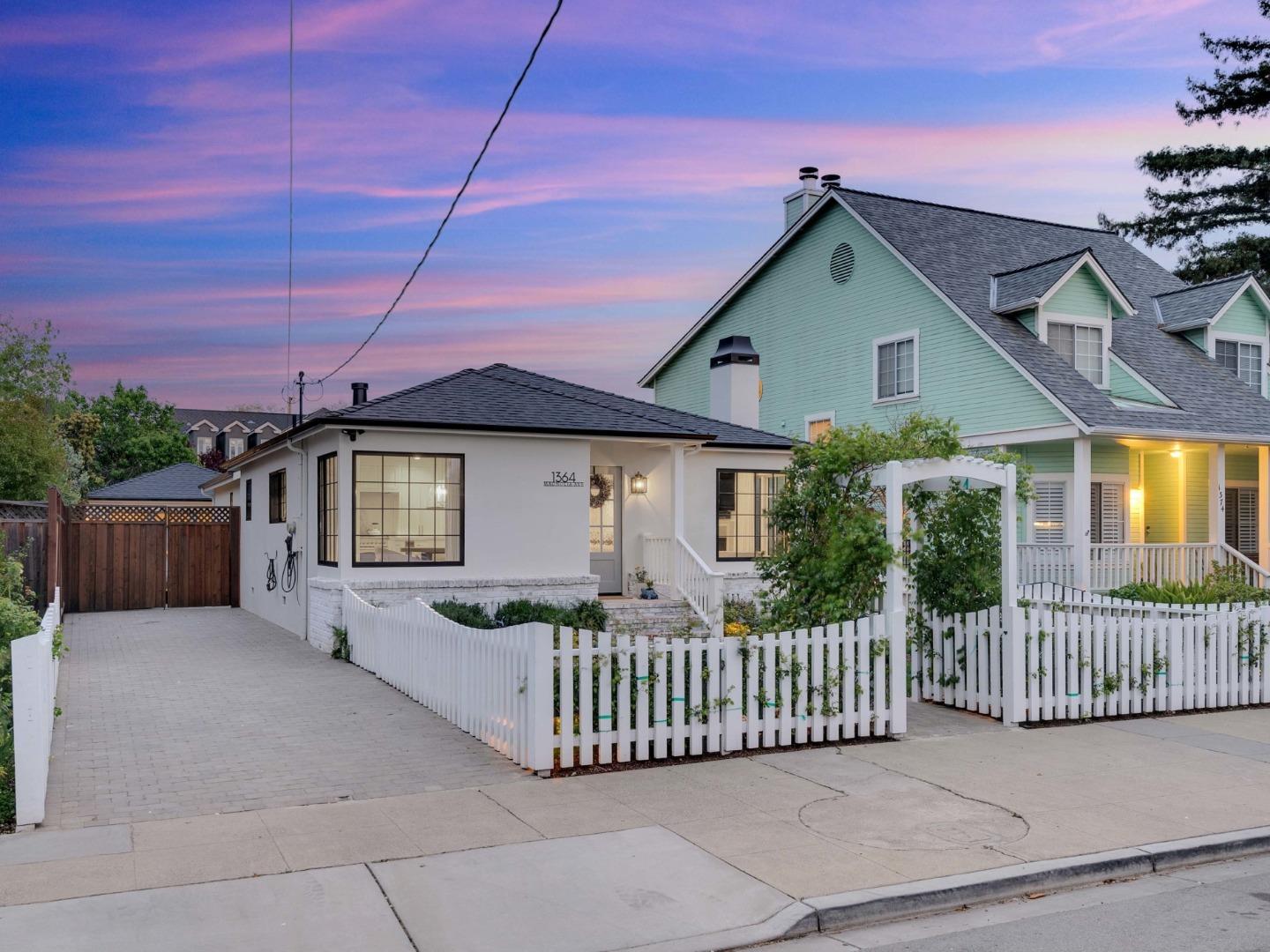 1364 Magnolia AVE