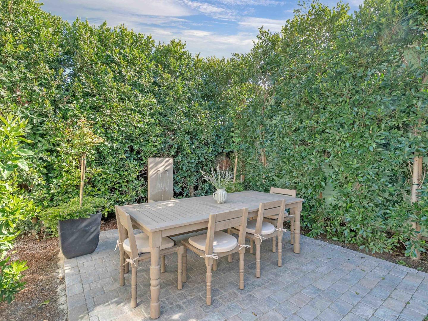1364 Magnolia AVE
