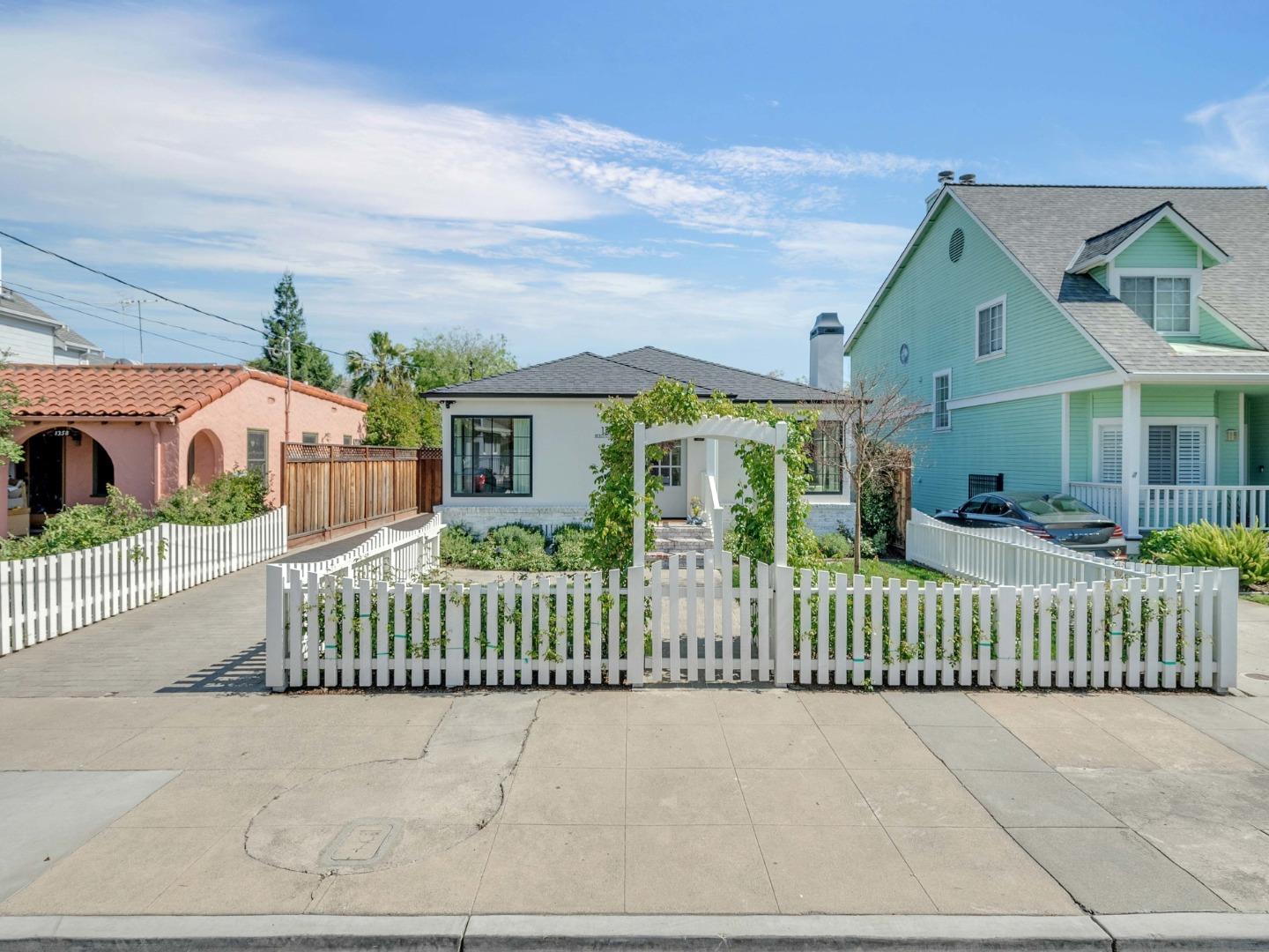 1364 Magnolia AVE