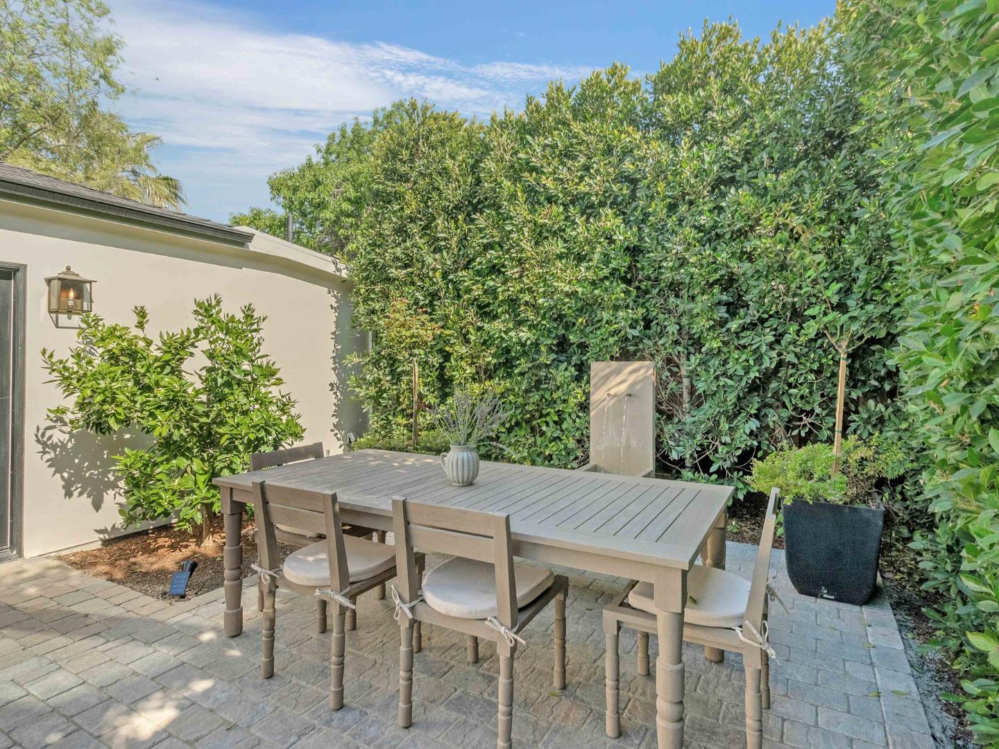 1364 Magnolia AVE