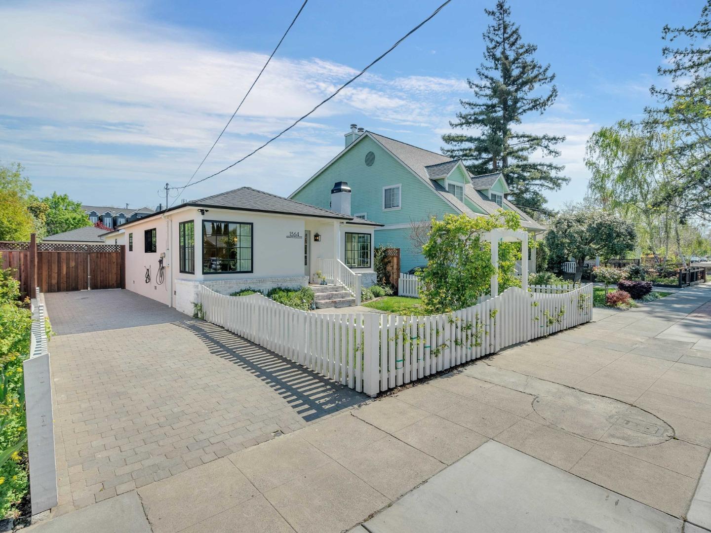 1364 Magnolia AVE
