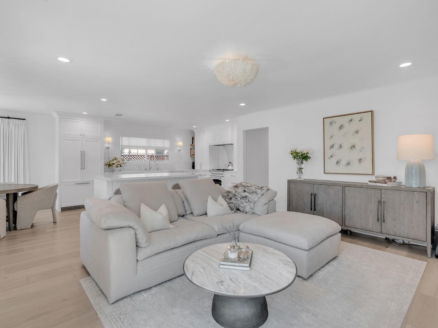 1364 Magnolia AVE
