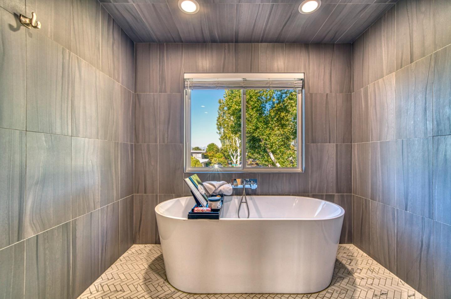 2425 Briarwood Drive