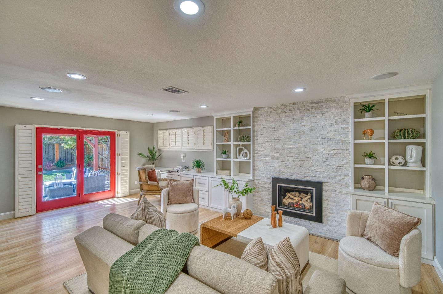 2425 Briarwood Drive