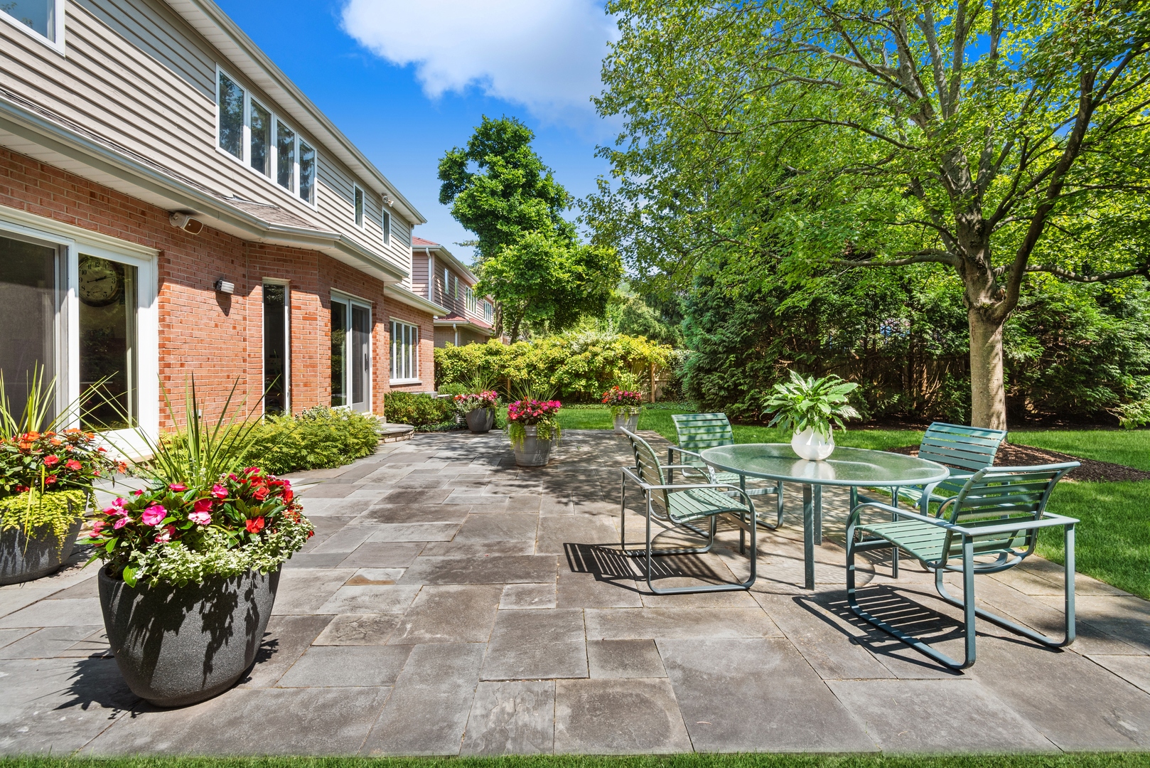 2319 Thornwood Avenue