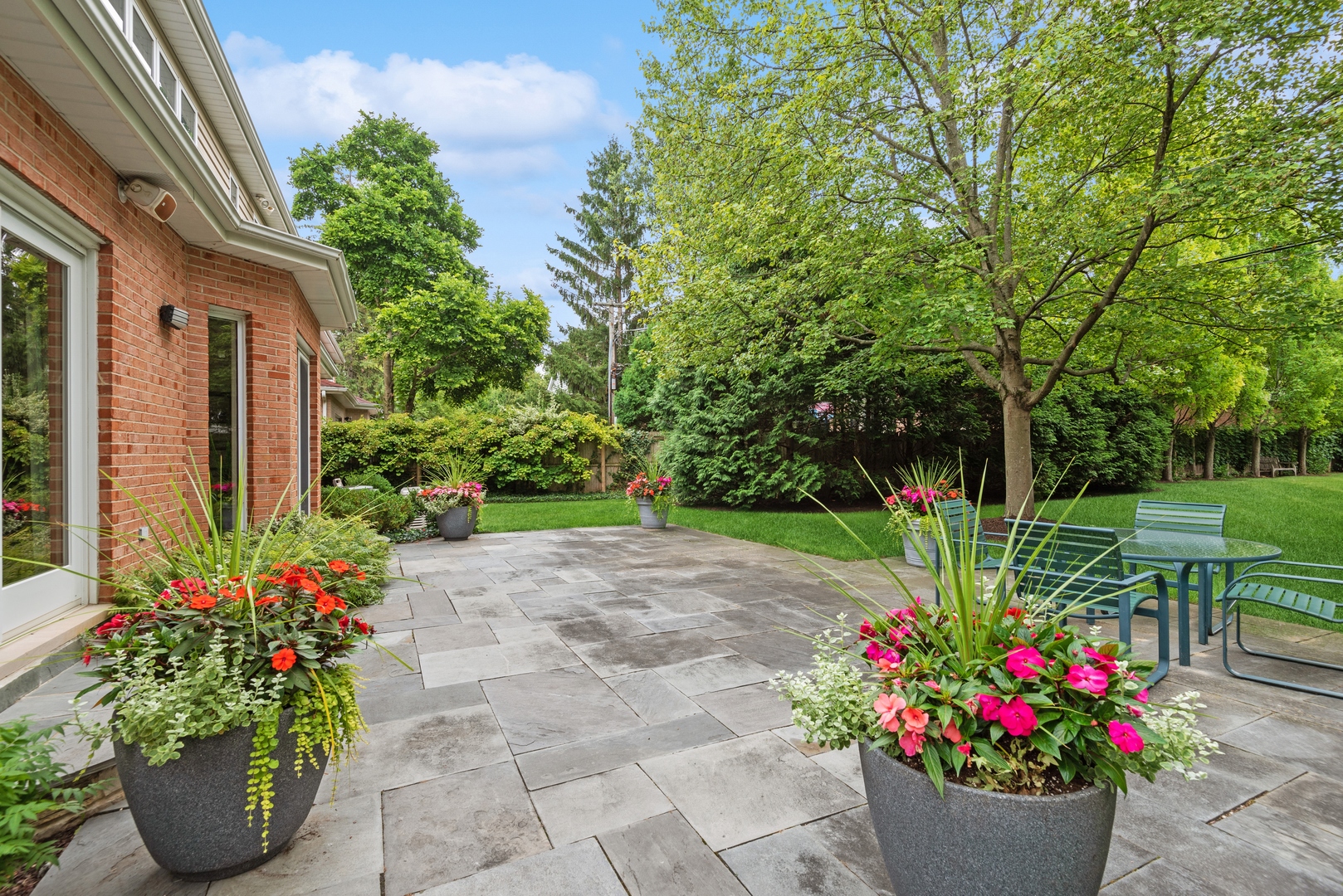 2319 Thornwood Avenue